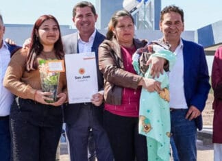 Orrego entregó viviendas a 118 familias de Angaco