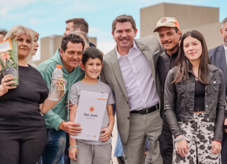 Orrego entregó viviendas en Chimbas: 69 familias tienen su casa propia desde hoy
