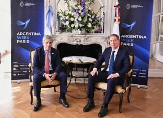 Caputo y Santilli lanzaron en París el Programa de Ciudadanía por Inversión de Argentina