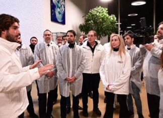 Karina Milei y gobernadores visitaron en París el mercado adonde llegan productos argentinos